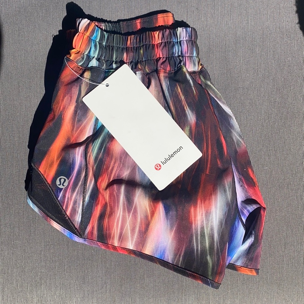 lululemon athletica hotty hot shorts size 4 NWT